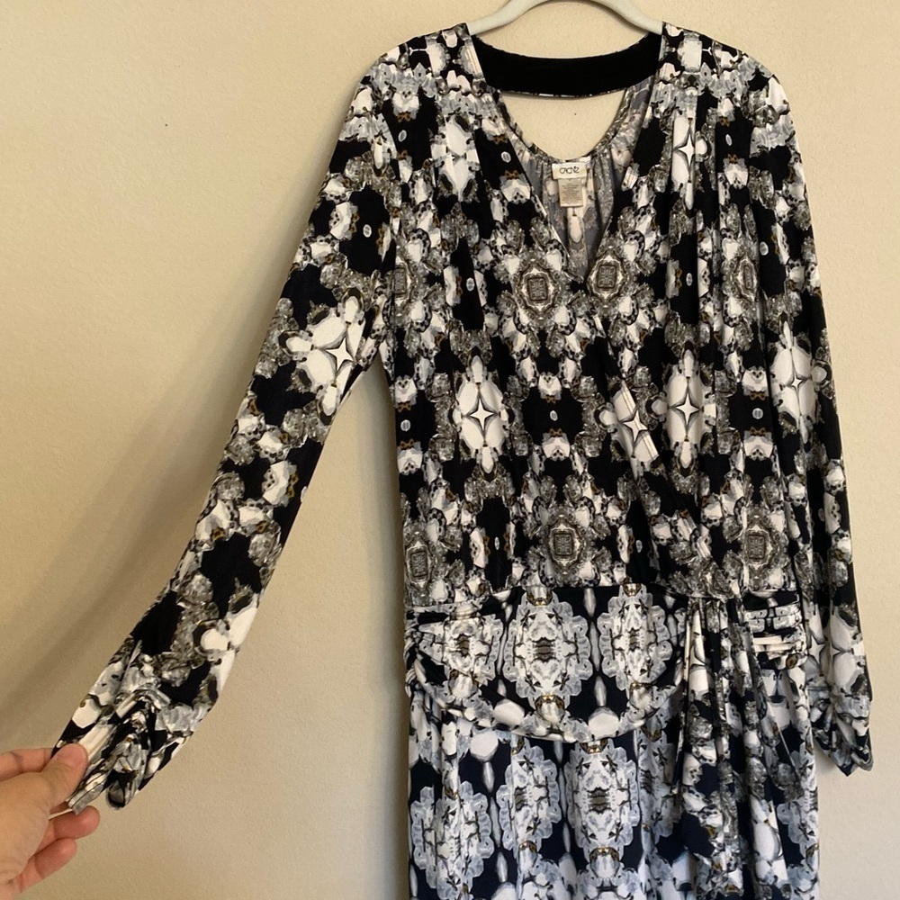 Vintage CACHE Geometric Jewel Black White Gray Print Drape Dress Size M Cocktail - Picture 7 of 16